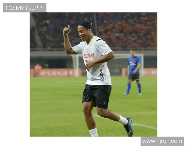 足球明星化身古代老爷展现别样风采引发球迷热议